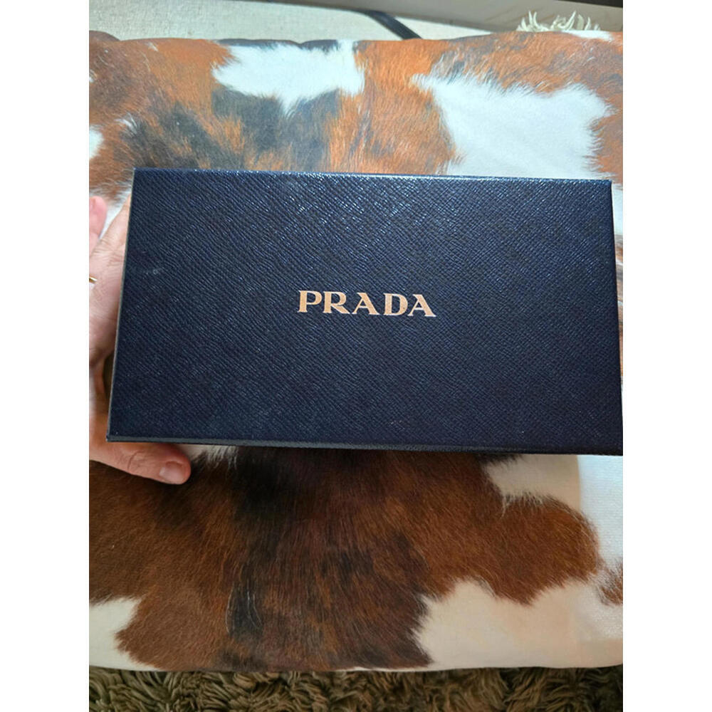 Authentic Prada Pink Saffiano Bow Wallet - Picture 4 of 15
